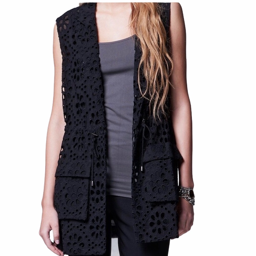 🎉HP🎉NWT Simply Vera Vera Wang Black Vest Size S